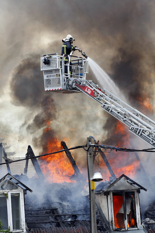 The purpose of the ‘Firefighters Theme Day’ is to initiate interaction between end-users and scientists to create a better understanding of their worlds. 